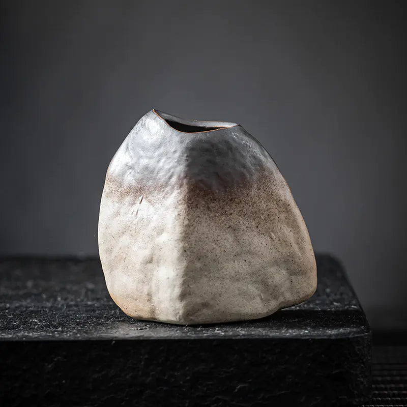 Mini Japanese Ceramic Vase – Zen Style for Home Decor 🏠🌿