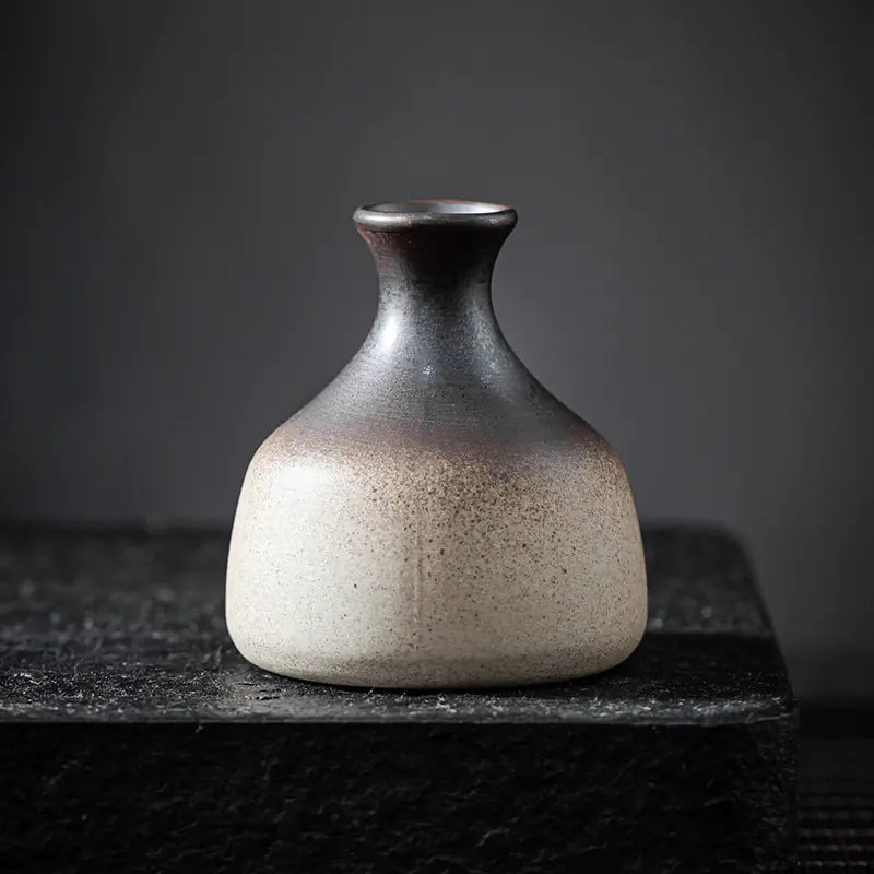 Mini Japanese Ceramic Vase – Zen Style for Home Decor 🏠🌿