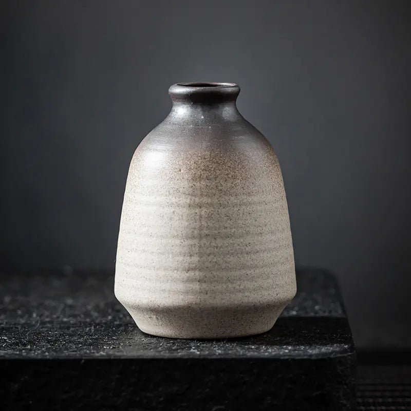 Mini Japanese Ceramic Vase – Zen Style for Home Decor 🏠🌿